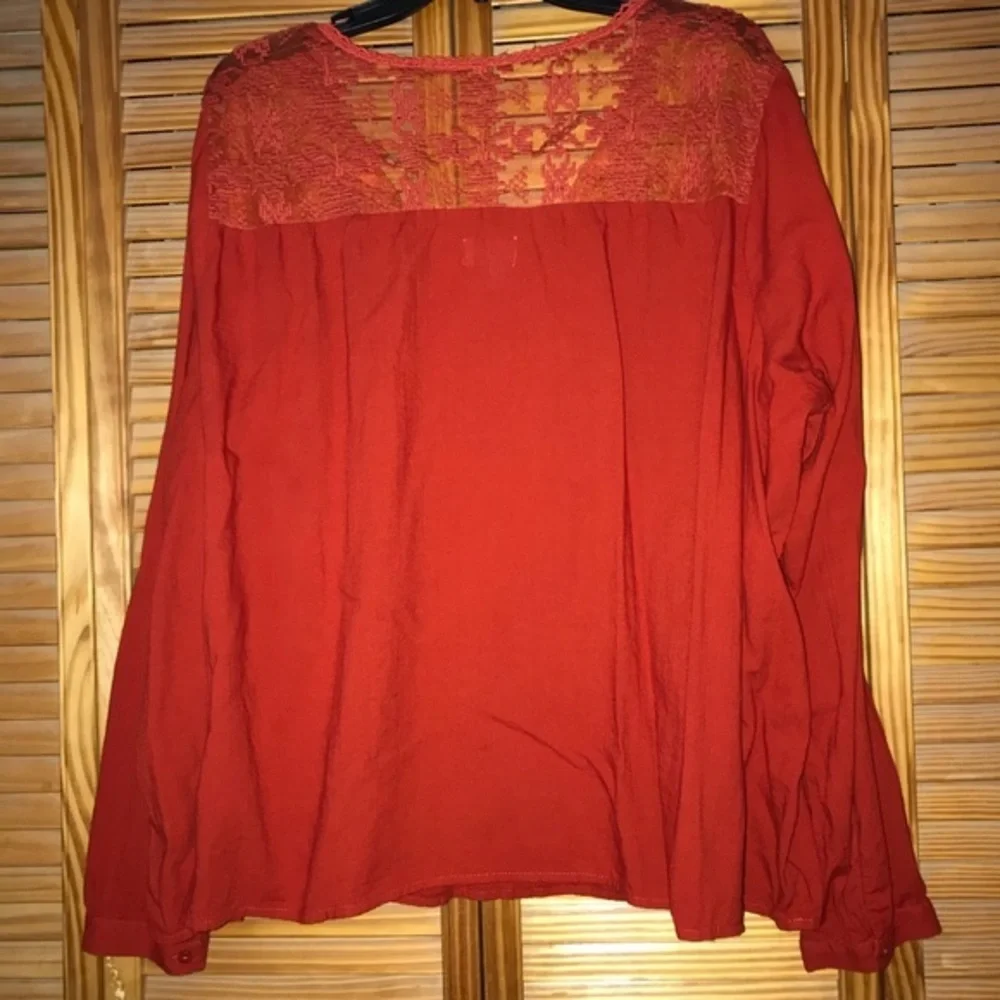 Old Navy Long Sleeve‎ V Neck Crochet Bib Lace Top
